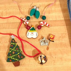 Novelty holiday jewelry